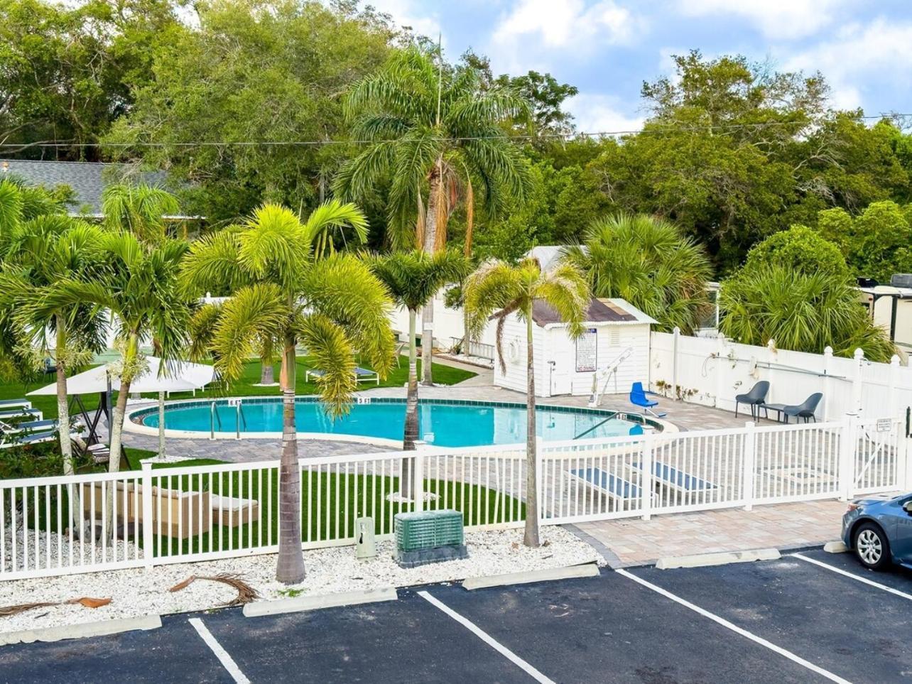 Villa 2B1B Stylish Little House W Shared Pool 511 Clearwater Exterior foto