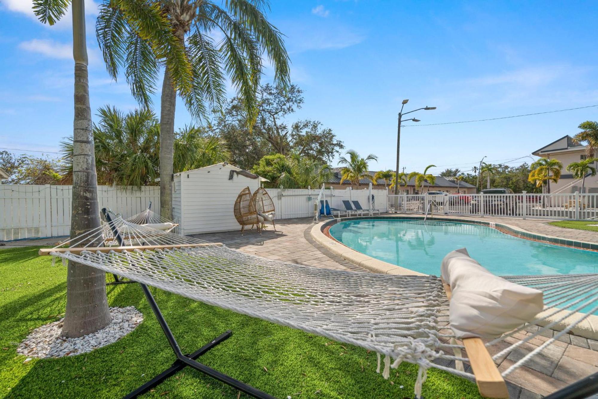 Villa 2B1B Stylish Little House W Shared Pool 511 Clearwater Exterior foto
